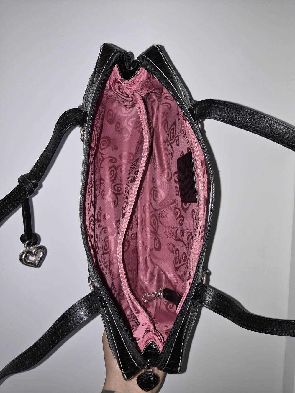 Black Heart-Detail Croc-Embossed Women’s Handbag - Picture 7 of 10